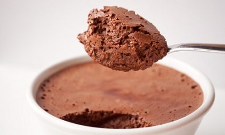 Préparer une mousse au chocolat avec deux ingrédients